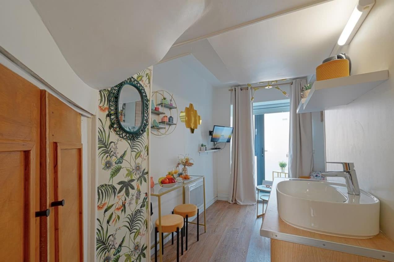 Cosy Renovated Studio In Heart Of Marais, Best Area To Discover In Paris Apartment Екстериор снимка